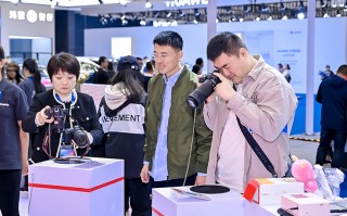 摄影行业如何看待AI技术？2024电博会专访青岛市时尚摄影学会3位大咖