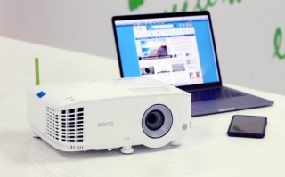 哪种办公投影仪 适合送给全公司员工作为年终礼？