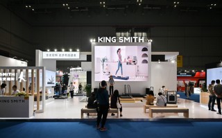 折叠跑步机惹人眼：金史密斯展示多款智能健身新品
