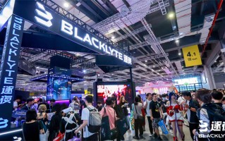 BLACK *** TE逐夜首发“炸场”BW2024，定义潮酷“竞”生活