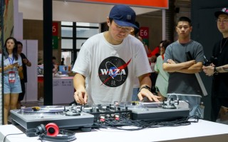ChinaJoy 2023丨松下展示黑胶唱机SL-1200MK7 知名DJ现场搓碟