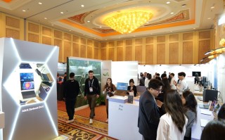 CES 2024 | 华硕首款双屏OLED笔记本闪耀全场，超多新品首发亮相